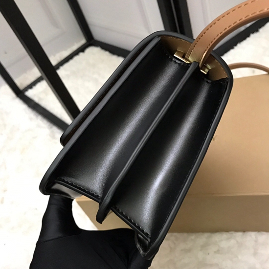 バーバリーバッグ素材ディテール
